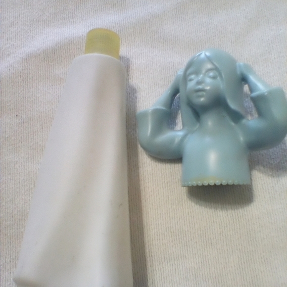 Vintage Avon Collectible  Pink & Pretty Cologne Bottle. - Picture 4 of 4